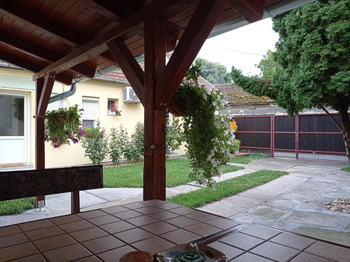 Apartman Ady 6 Senta Exterior foto